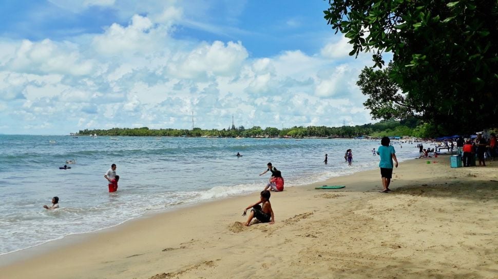 Pantai Carita: Pesona Wisata Bahari Favorit di Banten